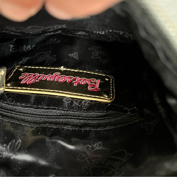 Betsey Johnson Betseyville Ruf Love Crossbody Handbag in Gold with Black accents - Picture 12 of 13